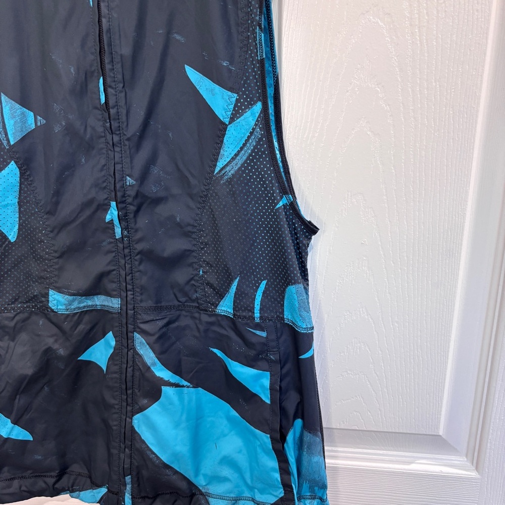 Lululemon Pack-It Vest - Picture 9 of 12